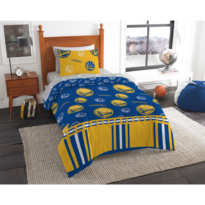 Modern & Contemporary Polyester Comforter, Queen Comforter + 4 Additional Pieces, Chicago Bulls