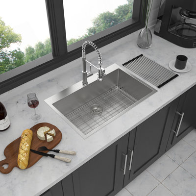 Évier de cuisine à simple cuve 33 pouces en acier inoxydable T304 de calibre 16 avec insonorisation et conception à drainage facile