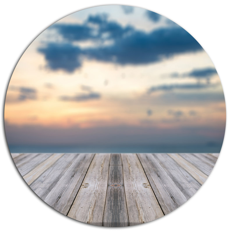 «Wooden Board at Sunset Seashore», reproduction de photo sur métal, H 23 po x l 23 po