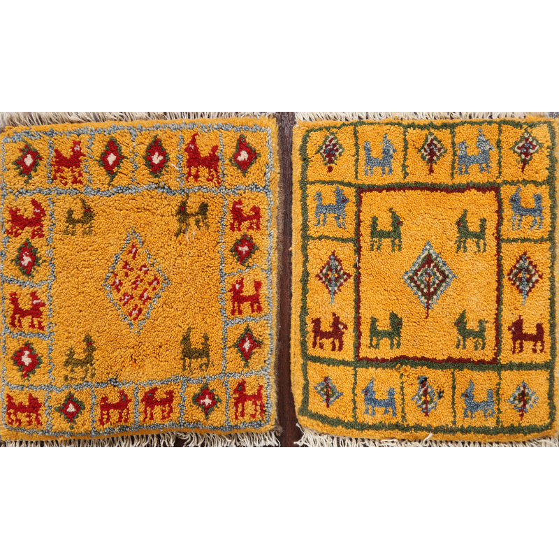 Tapis carré en laine noué à la main de conception unique de 1 pi 3 po Akyiah en or / vert / rouge