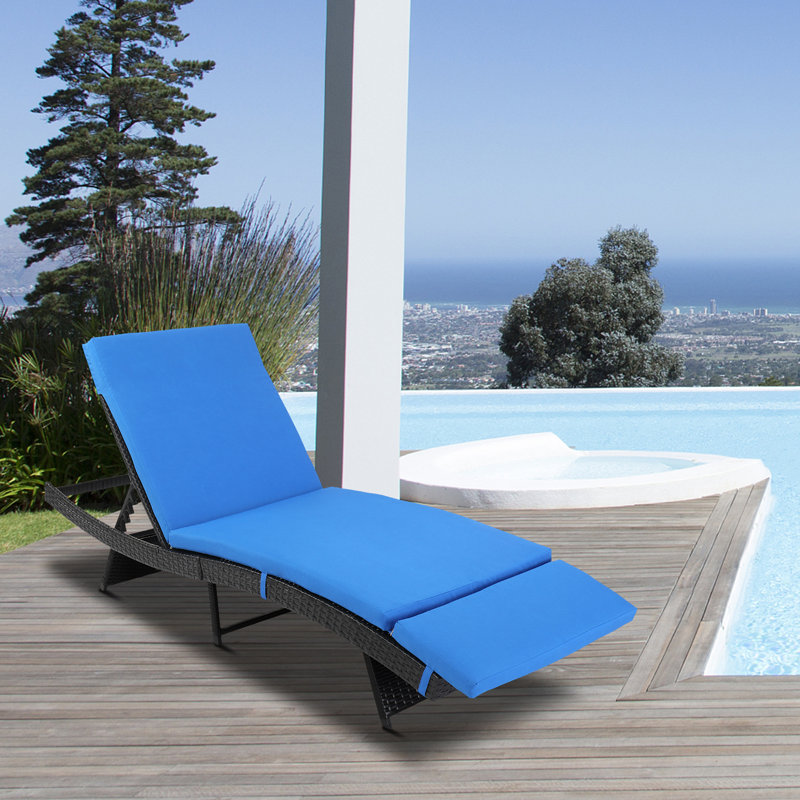 Outdoor Single chaise with Cushions