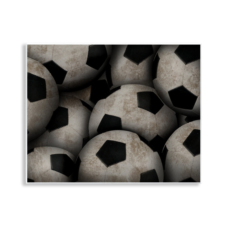 Plaque murale Bin of Soccer Balls, design par Marcus Prime