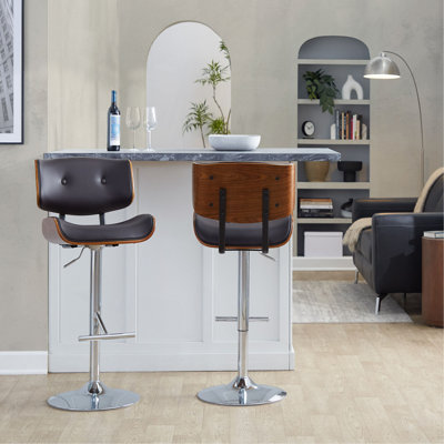 Tabouret de bar réglable avec pivot en métal, bois de noyer et similicuir espresso avec repose-pieds droit en T - ensemble de 2