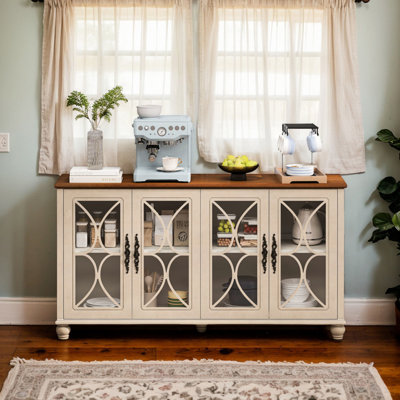 Élégante armoire à 4 portes en beige. Inspiration européenne antique pour la salle à manger. Armoire beige en verre trempé et en placage de bois. Espace vintage rétro
