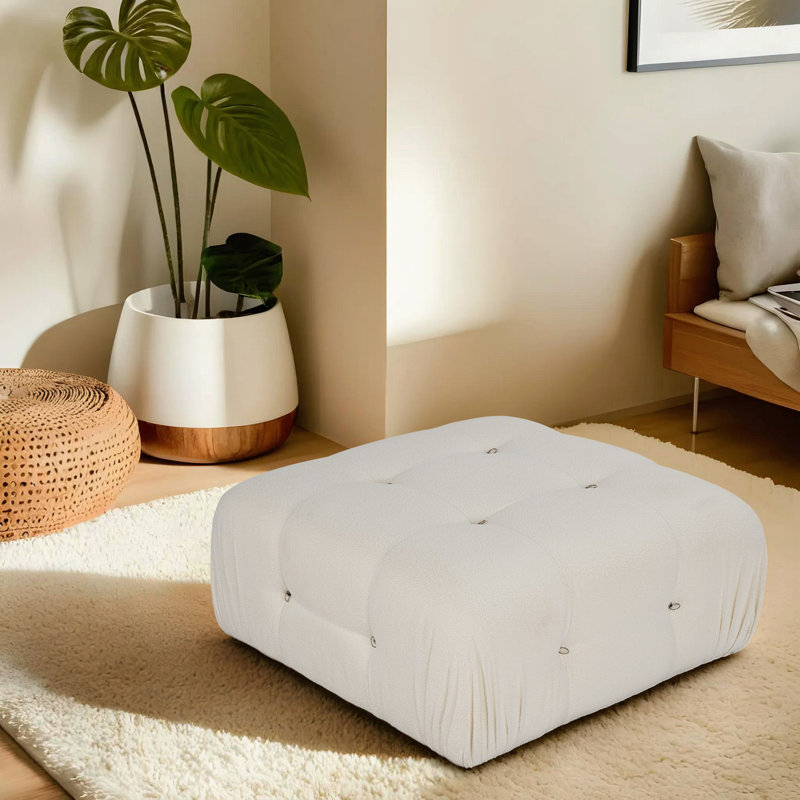 Tuffet élégant blanc avec structure en bois de hêtre et tissu 100% polyester, 37,4 x 37,4 x 17,7 pouces | 28 coussins en mousse gris doux, nettoyage à sec, siège fixe | Conception moderne avec des pieds en plastique noir mat, parfait pour la décoration intérieure