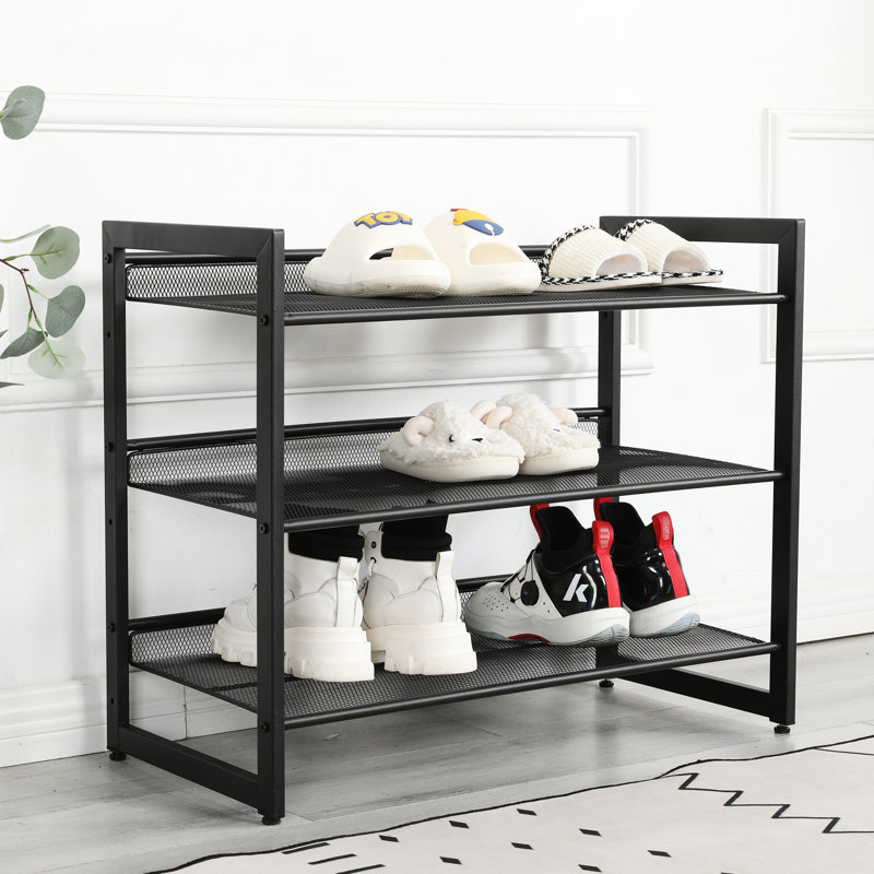 Rangement à chaussures réglable à 3 niveaux pour la chambre à coucher et le placard, étagère en métal noir avec tablettes en filet plus larges, 2 options de tablettes en angle, couvre-pieds antidérapants, rangement compact facile à assembler