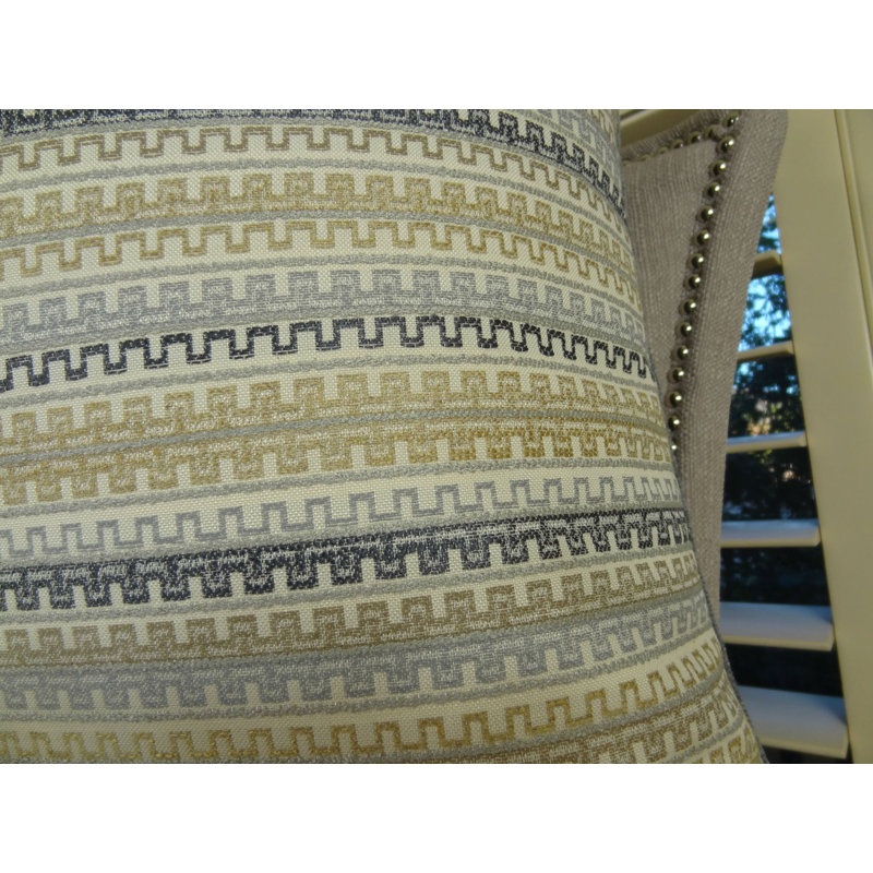 Coussin à chevrons, Bourre en polyester, Gris / Beige, 18 po x 18 po