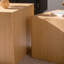 Ensemble de 2 tables basses gigognes en bois, style cube, en MDF avec autocollant imitation bois, idéales pour les petits espaces - Entièrement assemblées, parfaites pour le salon ou la chambre.