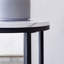Table d'appoint moderne en faux panneau de fibres à densité moyenne, compacte et élégante pour les petits espaces, facile à assembler et à entretenir.