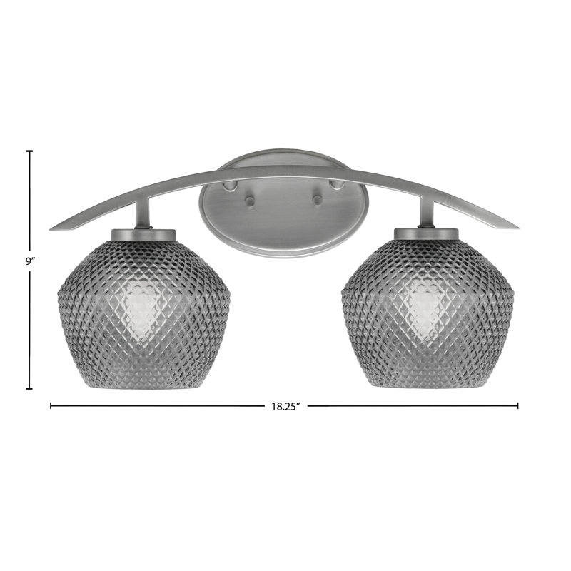 Barre d'éclairage de salle de bain 2 lumières avec verre texturé 6 po Kurve, Argent argent, Fumée