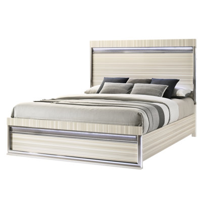 Grand lit gris au look contemporain et minimaliste, décorations de tête de lit à DEL intégrées, cadre en bois avec éclairage de style sur la tête,