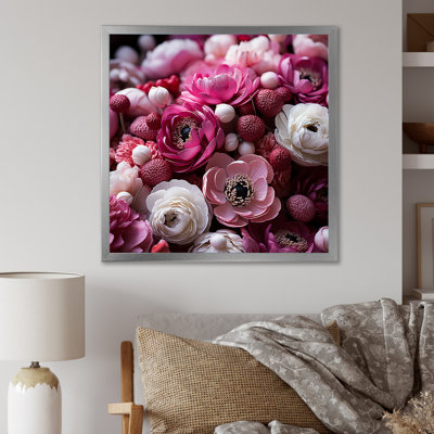 «White Ranunculus Radiance Layers Of Beauty» - art mural Renoncule