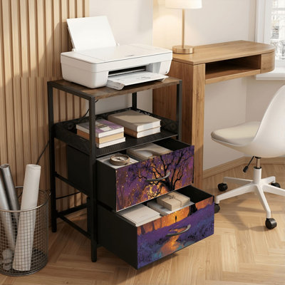 Table de chevet 2 tiroirs avec station de charge, table de chevet pour chambre avec ports USB, tablette ouverte noire, table de chevet avec arbre mauve majestueux sous un ciel étoilé