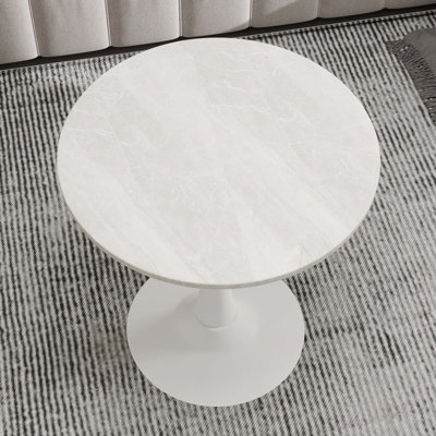 Table basse Mid-Century moderne à plateau en faux marbre pour intérieurs nordiques au design fonctionnel simple