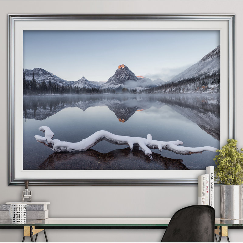 « two medicine valley after snowfall », reproduction de peinture acrylique encadrée, H 30 po x l 40 po x P 1,5 po, Argent