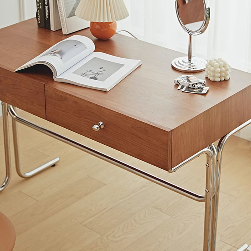 Ensemble de bureau et de chaises de style italien rétro