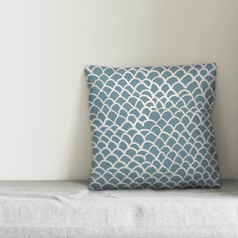  Coussin Drawn Scales, Bleu, 20 po x 20 po