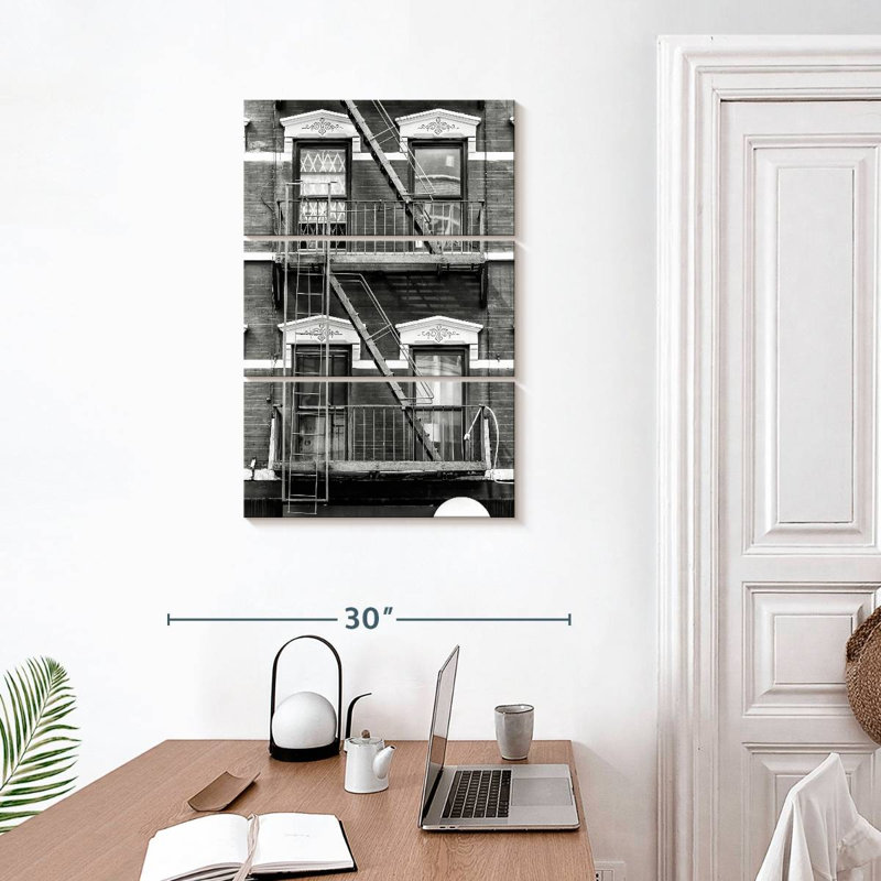 Lilie New York Facade I, H 32 po x l 20 po