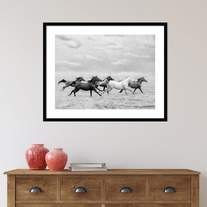 Horse Run I par PHBurchett - Photographie avec cadre photo, H 27 po x l 33 po, Noir