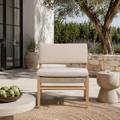 Chaise longue en acacia et coussin beige