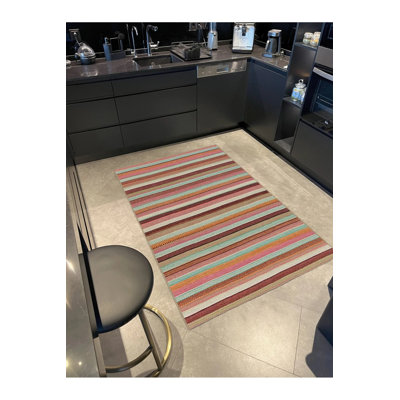 Tapis tissé à rayures