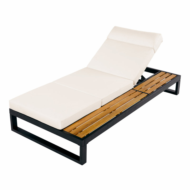 Chaise longue avec coussin pour patio près de la piscine