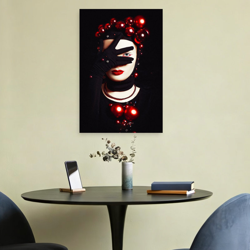 «Dramatic Red Bauble Portrait», reproduction d'art murale contemporaine, 24" H x 16" W