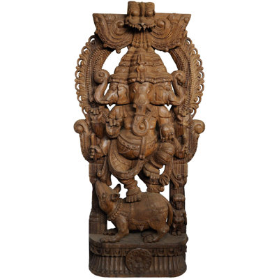 Tri-Mukha Ganesha dansant sur un rat