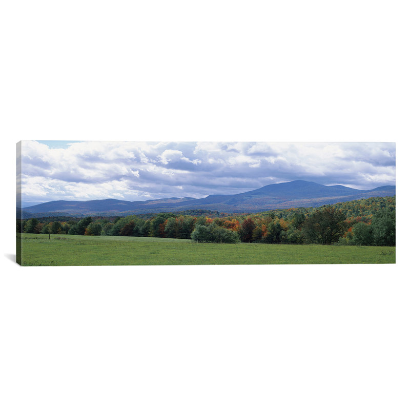 « clouds over a pelouse mt mansfield, vermont », reproduction de photo sur toile, H 16 po x l 48 po x P 1,5 po