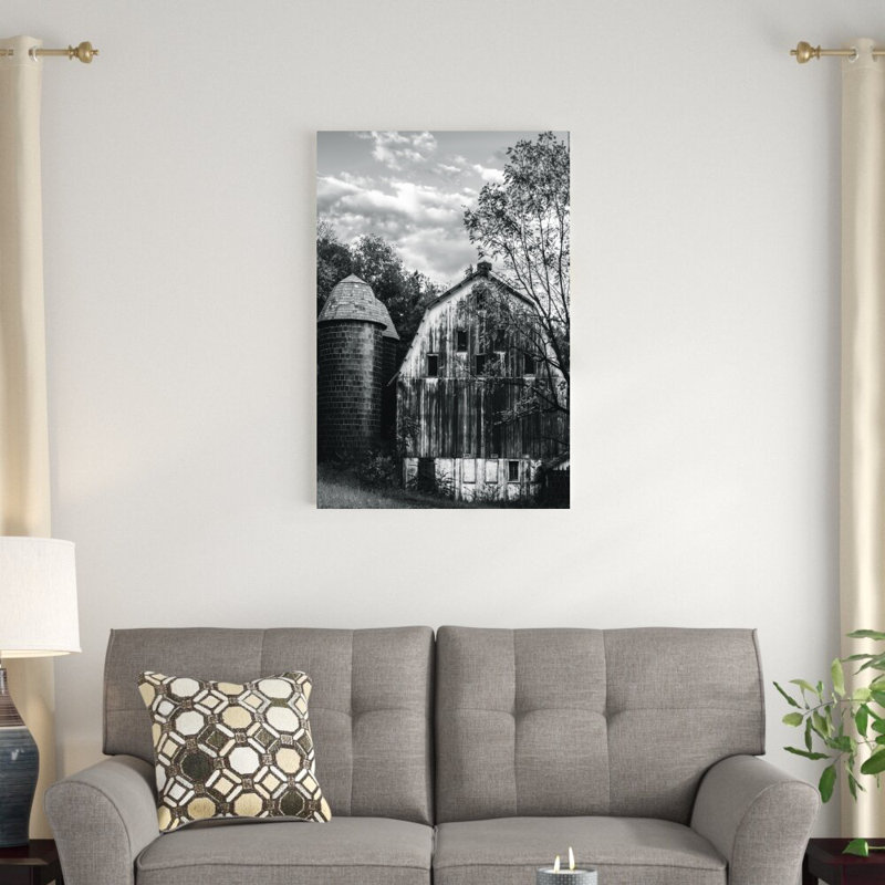«Black and White Rustic Farm» - Photographie sur toile tendue, H 36 po x l 24 po