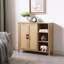 Armoire de rangement avec portes en rotin tissé et tablettes ouvertes