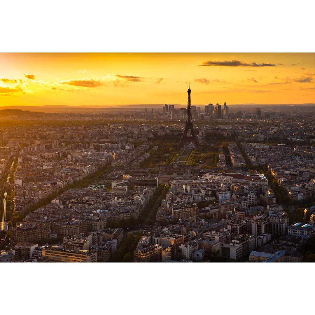 Paris bei Sonnenuntergang von Nellmac - Kunstdrucke auf Leinwand