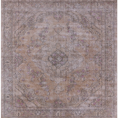 Tapis brun à motif oriental
