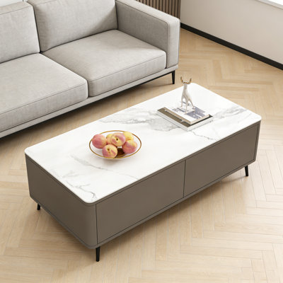 Table basse légère et luxueuse