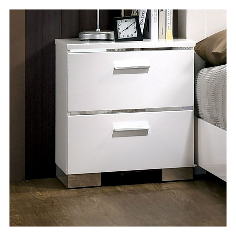 Table de chevet moderne blanche à haute brillance avec chargeur USB - Table de chevet contemporaine avec tiroir de rangement, fabrication en bois massif, poignées et pieds chromés pour la chambre à coucher