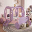 Lit simple princesse avec couronne, lit plateforme voiture en bois avec escalier, mauve et rose-433125379