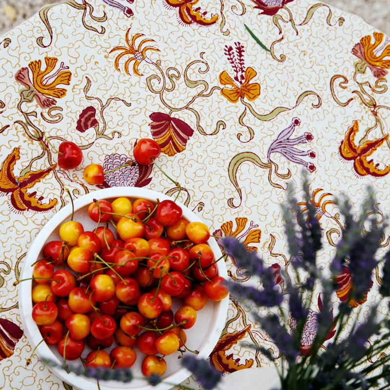 Clowe Tablecloth, 90" Round, Red/White