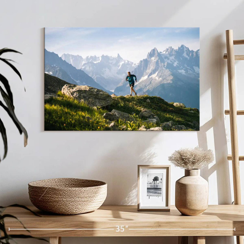 Sireci Trail Runner, 16" H x 24" W