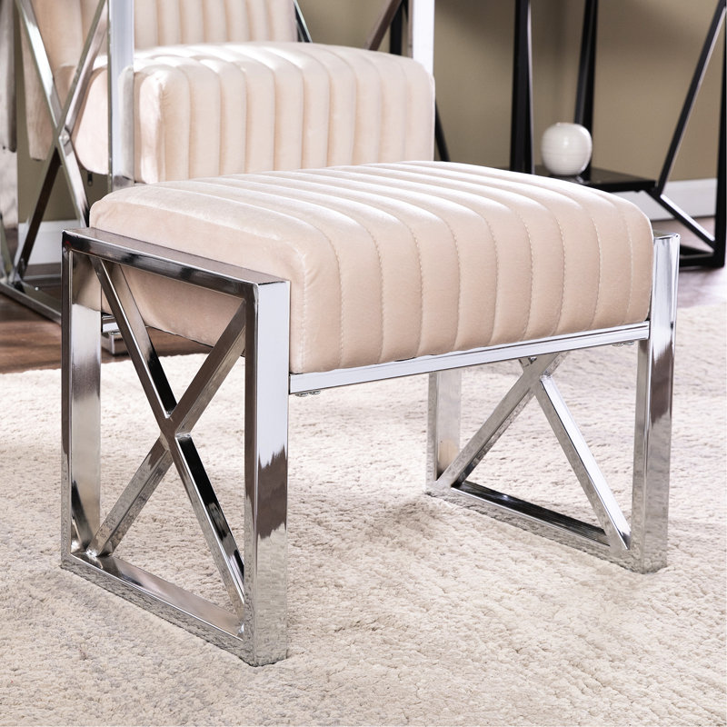 En champagne avec des accents, créez une base à la mode et confortable, repose-pieds tendance