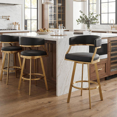 Tabouret de bar rotatif Dehn avec dossier ouvert et repose-pieds en métal et similicuir Dehn
