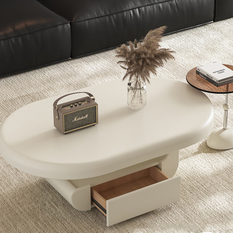 Table basse ovale avec élégance