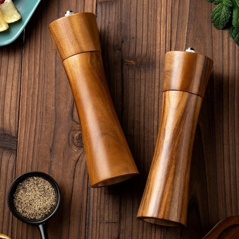 Salière et poivrière en bois
