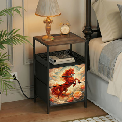Table de chevet avec station de recharge, 2 tiroirs, ports USB et prises électriques, tablette ouverte, noire, pour chambre ou salon. Motif imprimé : cheval rouge flamboyant à la crinière flottante et nuages ​​floraux féeriques.