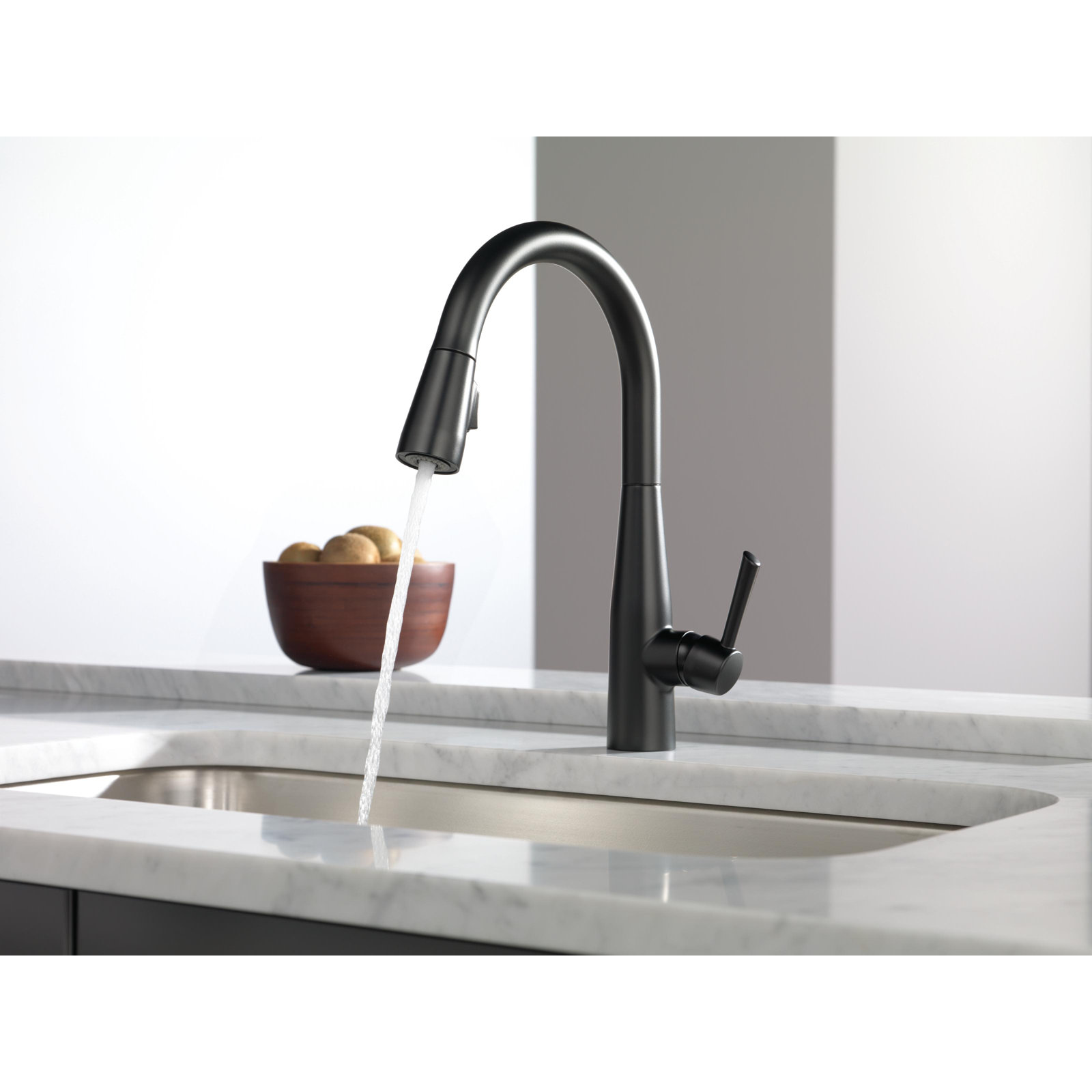 Essa Pull-Down Kitchen Faucet, Matte Black