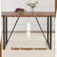 Table moderne avec plateau texturé spécial et structure robuste de salle à manger contemporaine avec pieds en métal noir