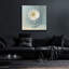  «Single White Daisy» par Danhui Nai, art mural en verre acrylique, 36 po x 36 po