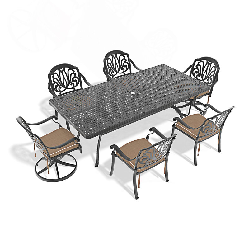 L'ensemble de salle à manger 7 pièces en fonte d'aluminium comprend 2 chaises pivotantes, 4 chaises et une table rectangulaire