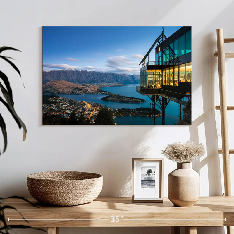 Queenstown Architecture, H 16 po x l 24 po
