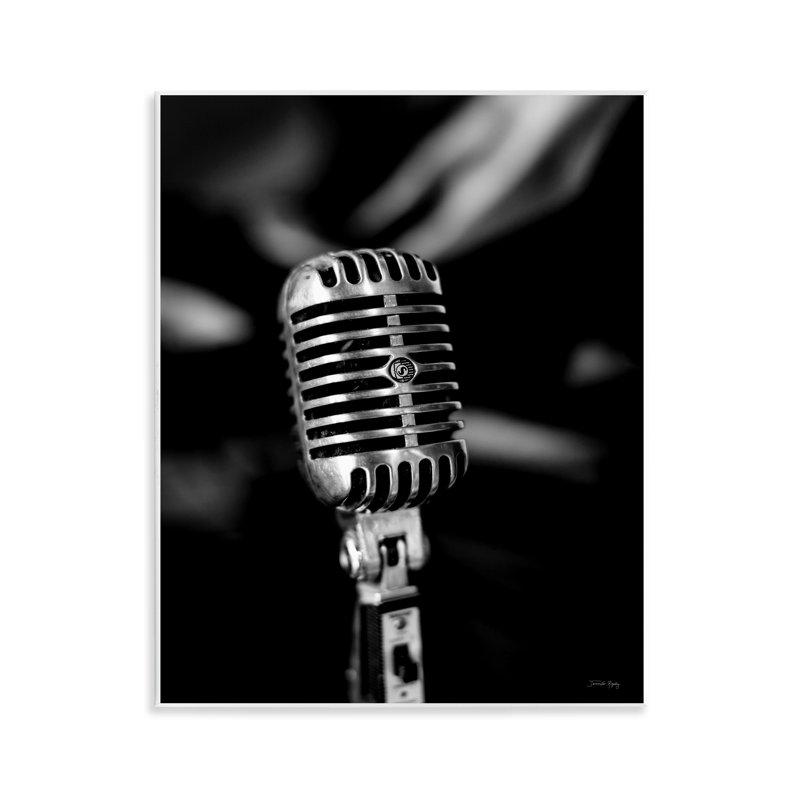  «Vintage Microphone on Black Wall Art» par Jennifer Rigsby