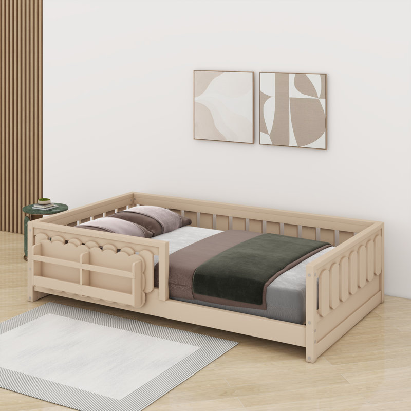 Lit plateforme simple avec garde-corps et tablettes pour le rangement, cadre de lit au sol pour les petits espaces, Natural